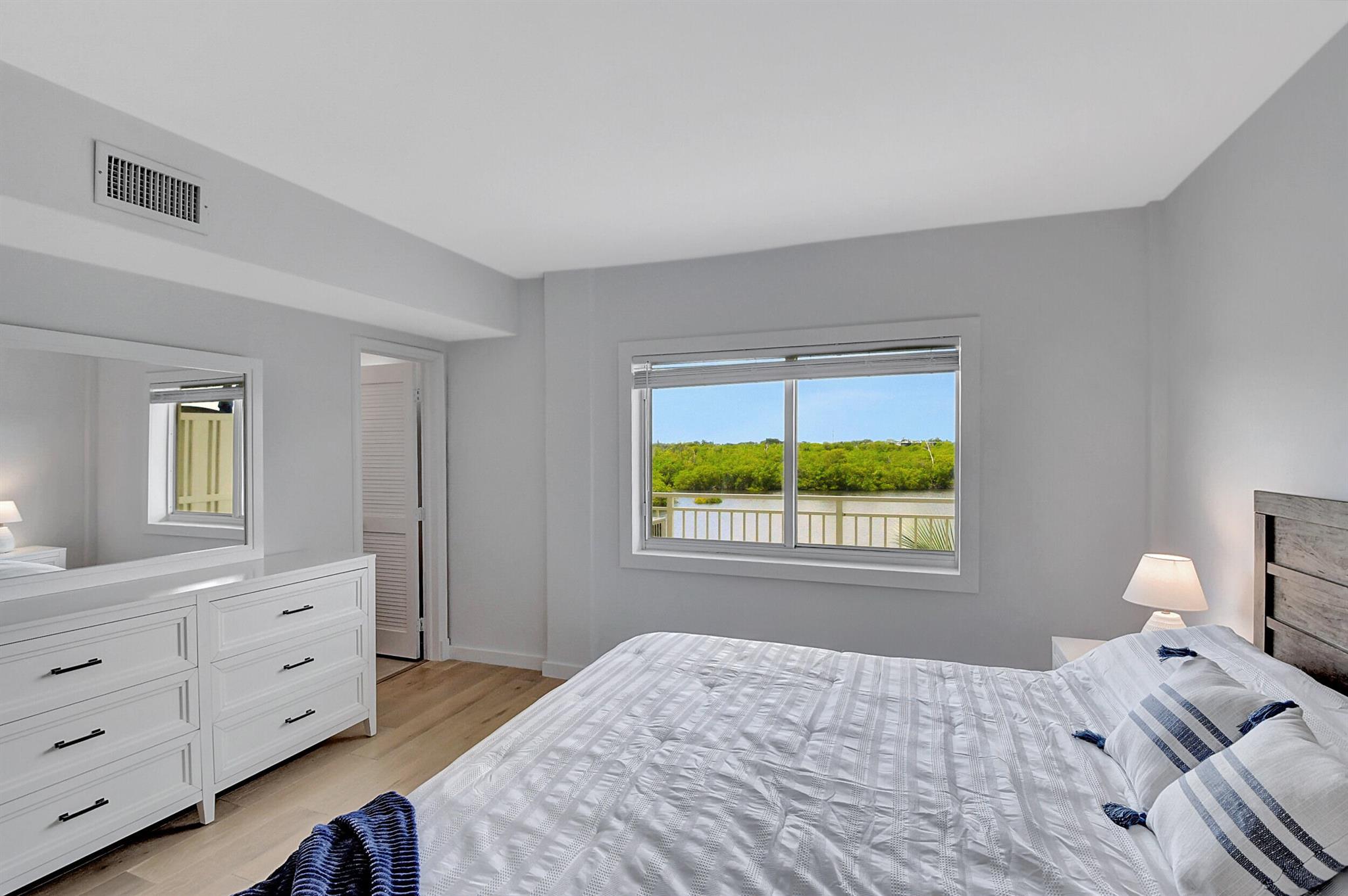 OCEAN PARK MANOR CONDO - Residential
