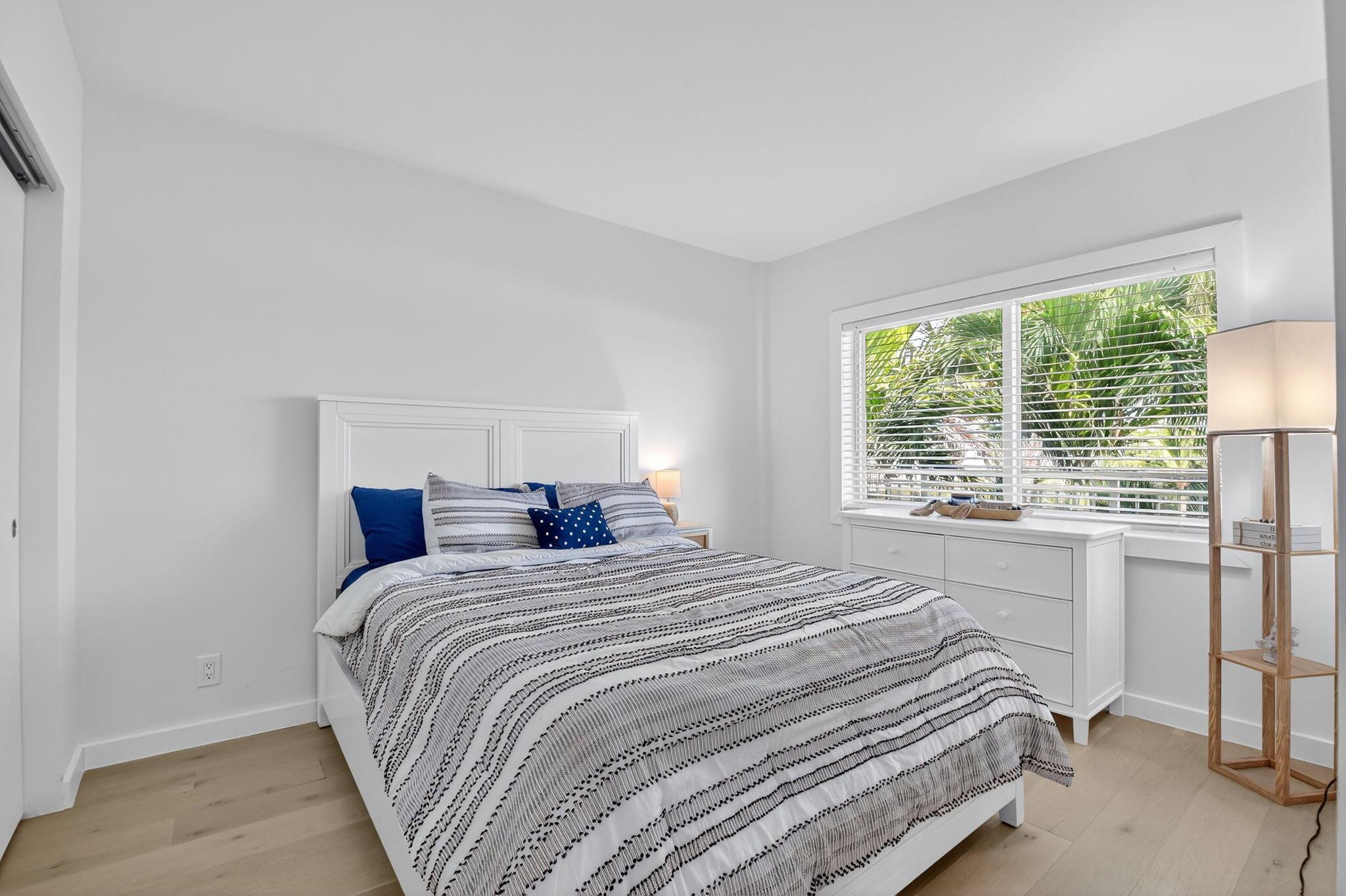 OCEAN PARK MANOR CONDO - Residential