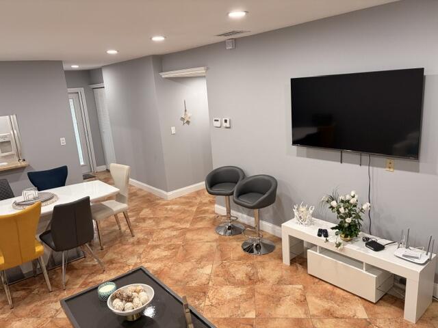HAWAIIAN GARDENS - Residential