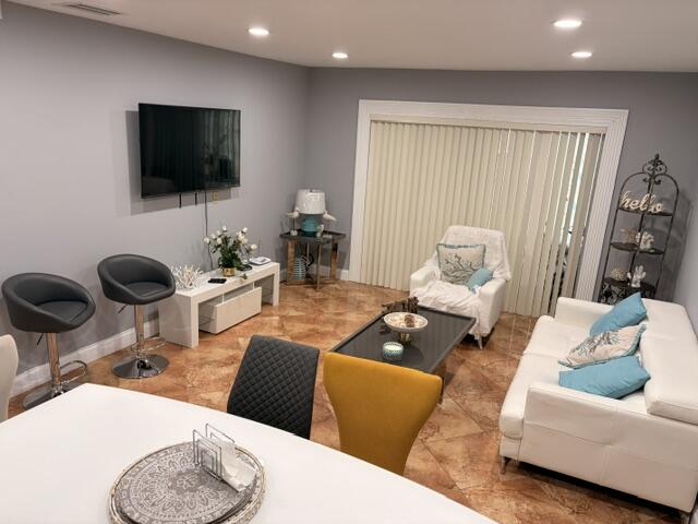 HAWAIIAN GARDENS - Residential
