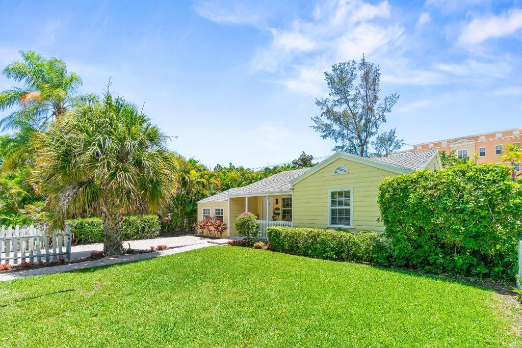 Photo of 203 NE 1st Avenue, Delray Beach, FL 33444 (MLS # R11115725)