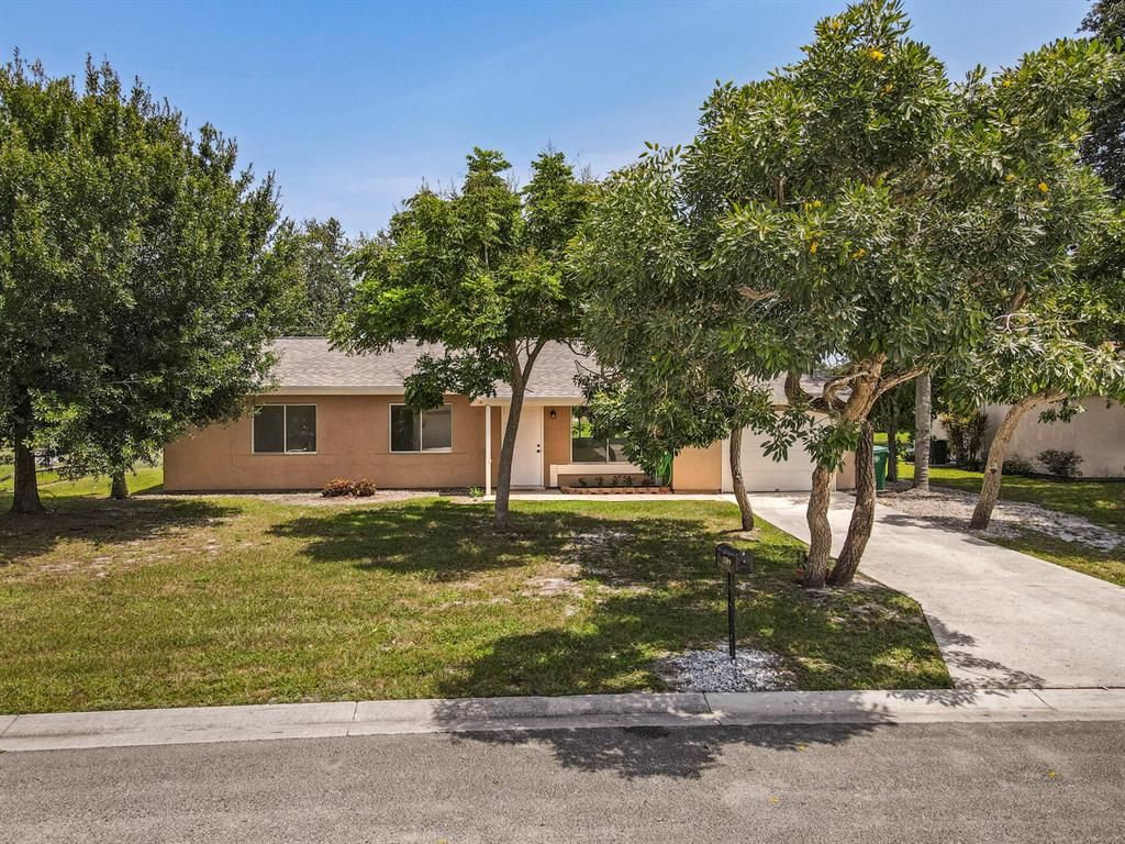 Photo of 1709 SE Burgundy Lane, Port Saint Lucie, FL 34952 (MLS # R10741232)