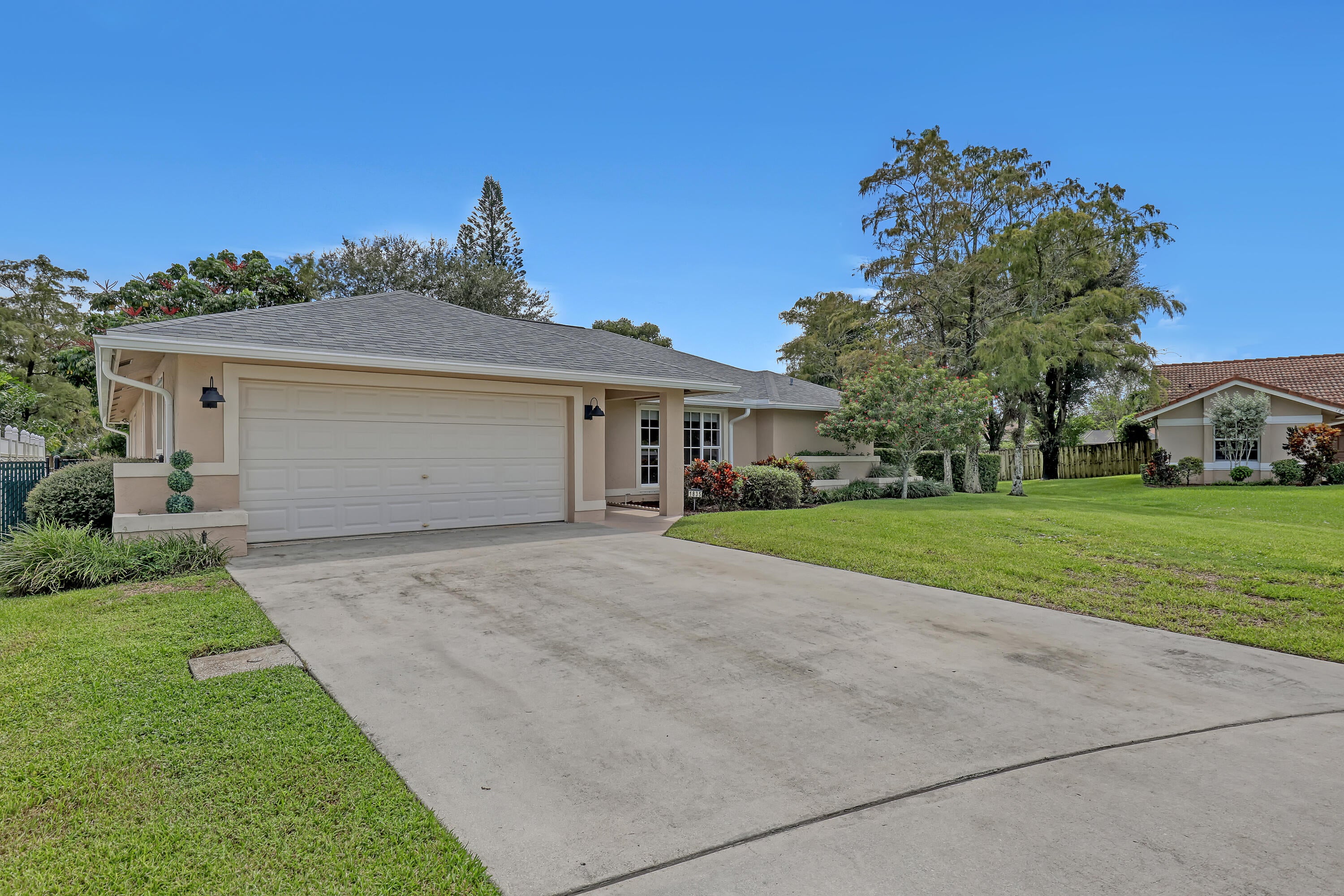 1835 Moonflower Circle
