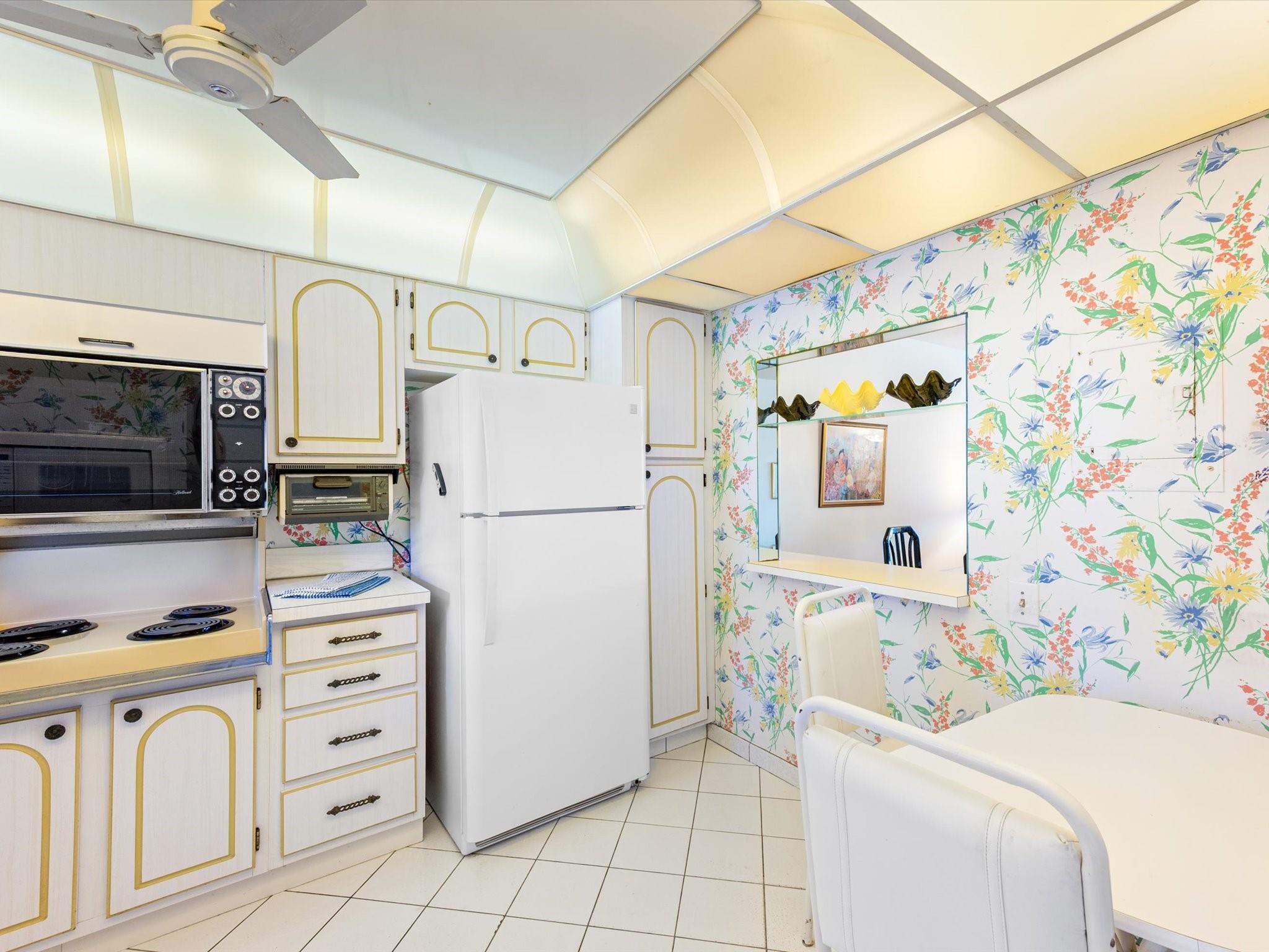 HOLLYBROOK GOLF & TENNIS - Residential