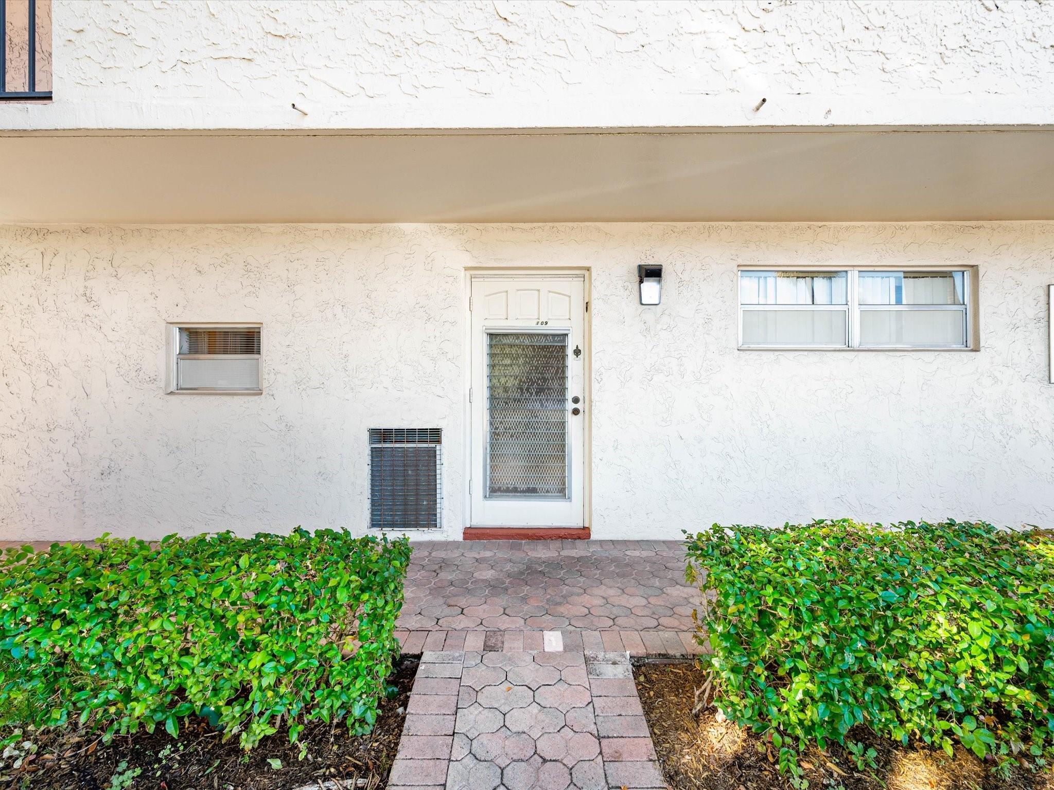 HOLLYBROOK GOLF & TENNIS - Residential