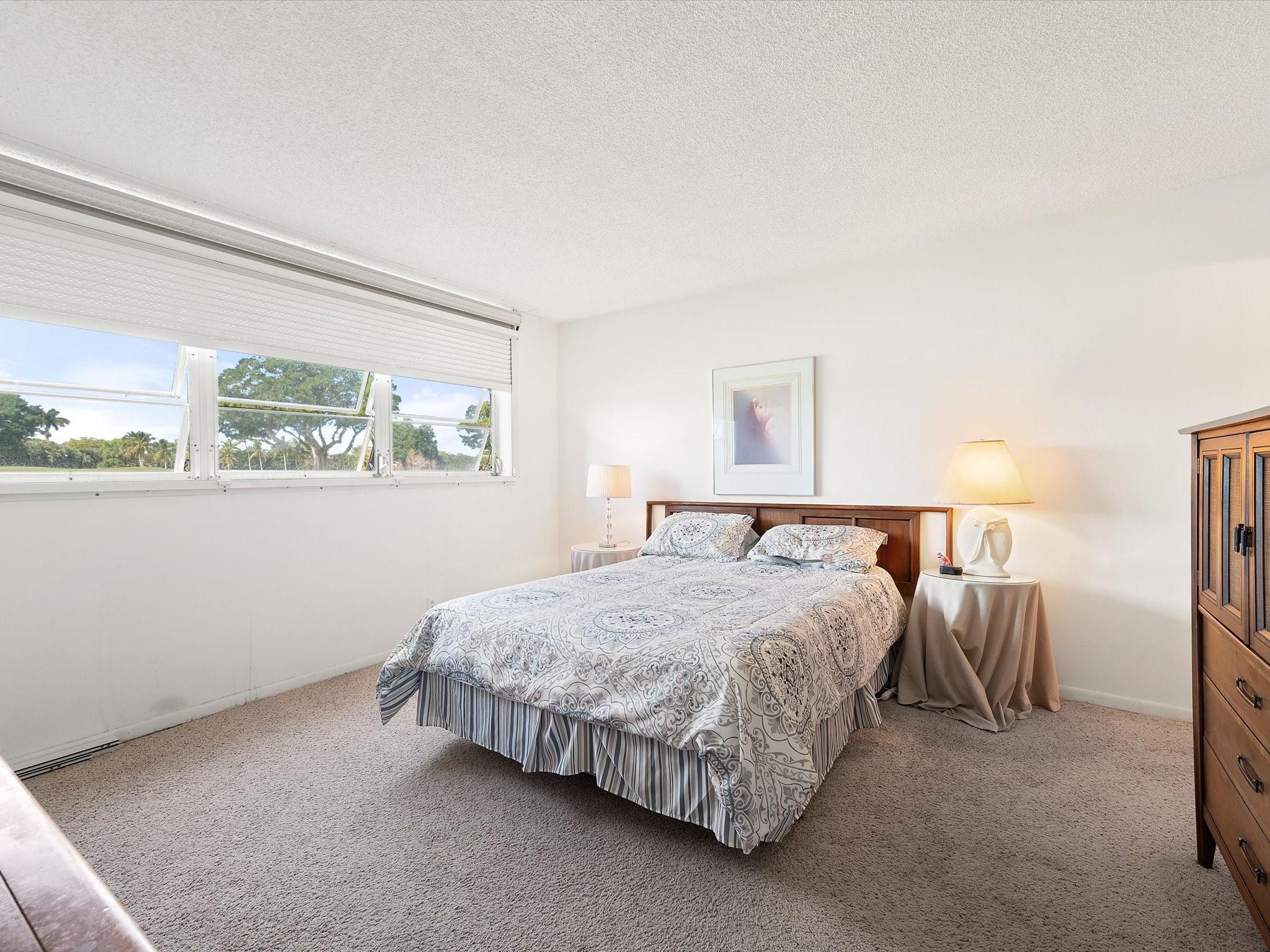 HOLLYBROOK GOLF & TENNIS - Residential