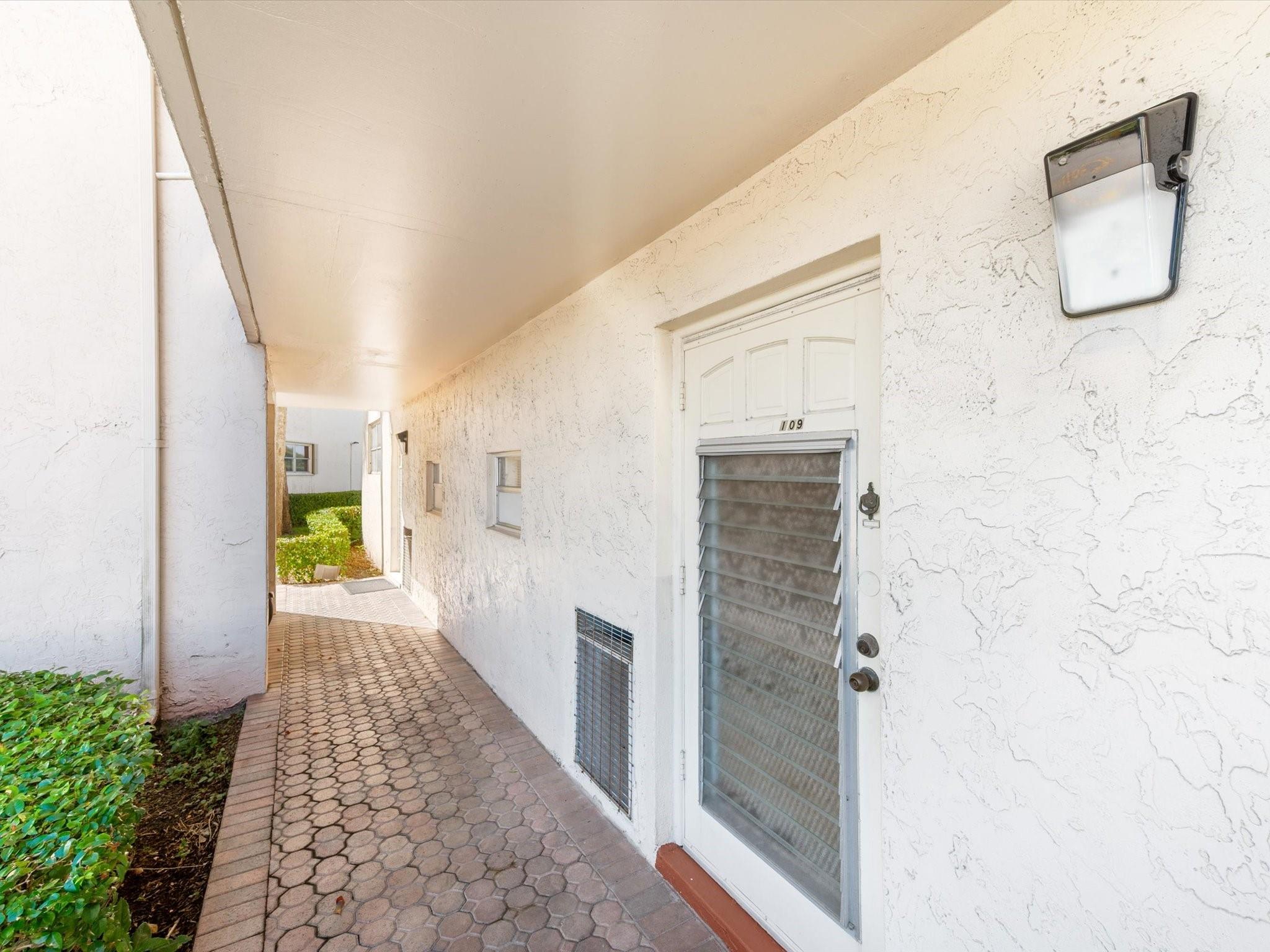 HOLLYBROOK GOLF & TENNIS - Residential