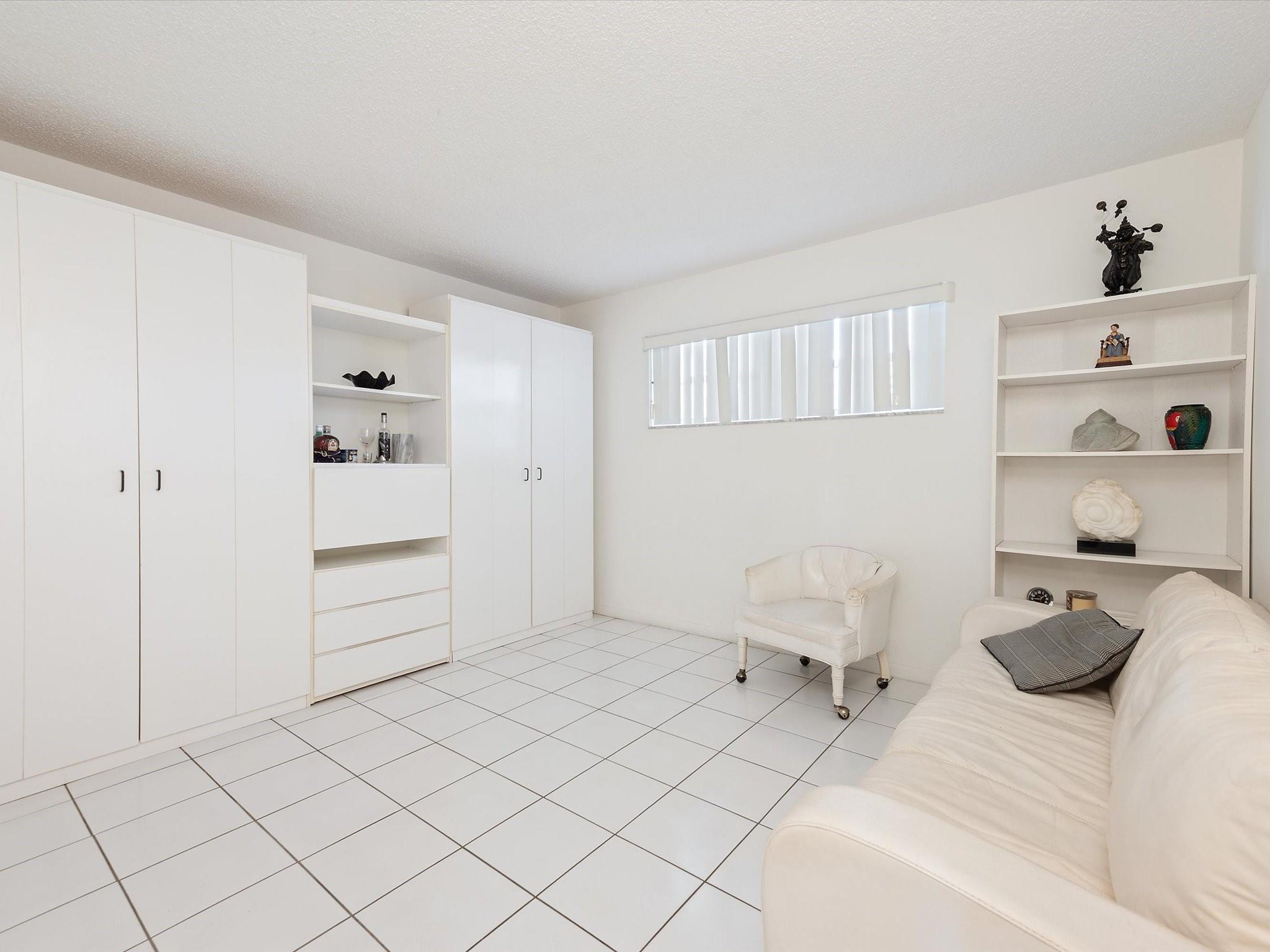 HOLLYBROOK GOLF & TENNIS - Residential