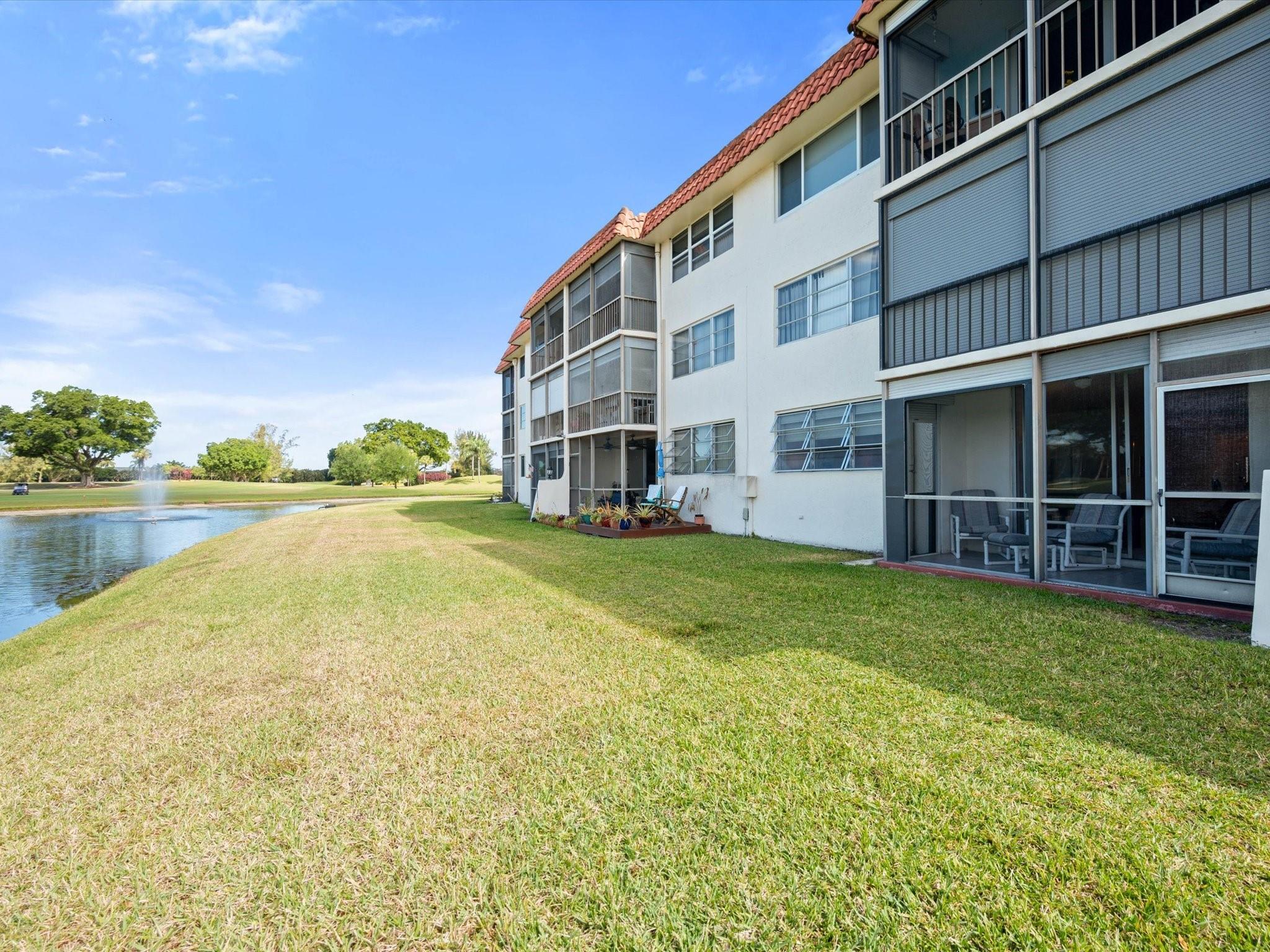HOLLYBROOK GOLF & TENNIS - Residential