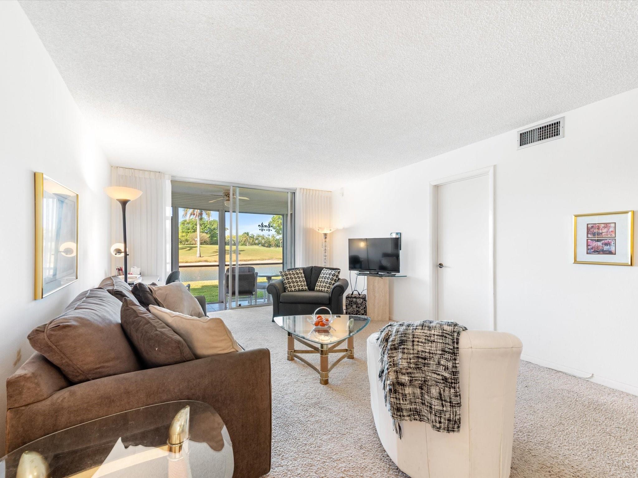 HOLLYBROOK GOLF & TENNIS - Residential
