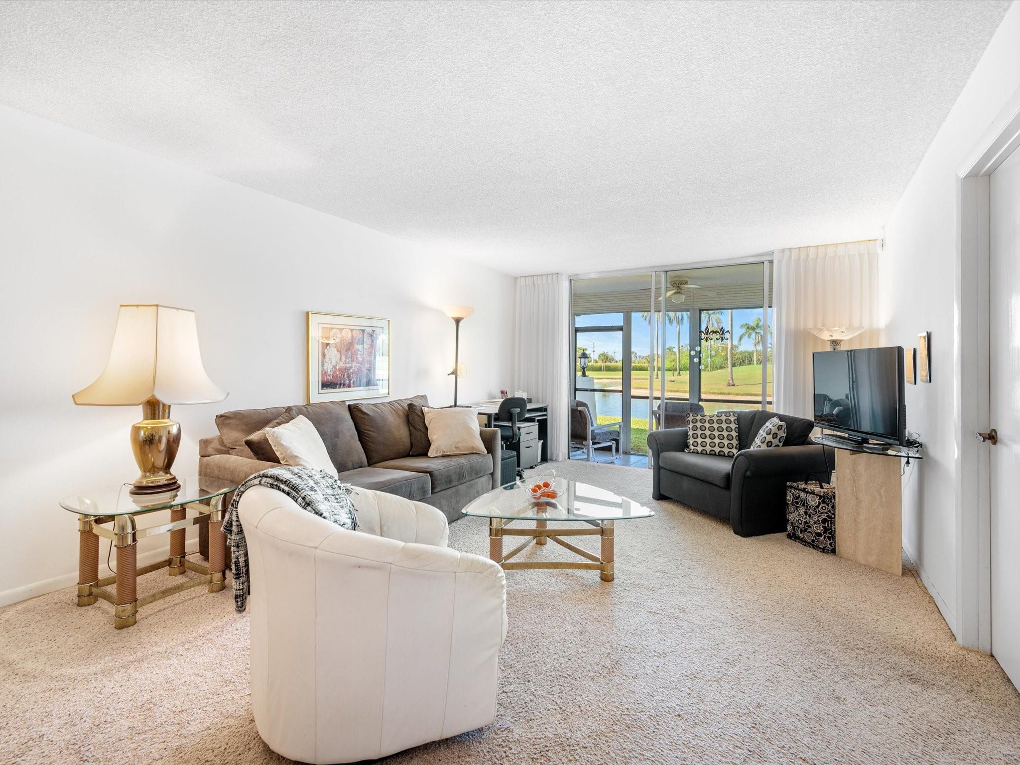 HOLLYBROOK GOLF & TENNIS - Residential