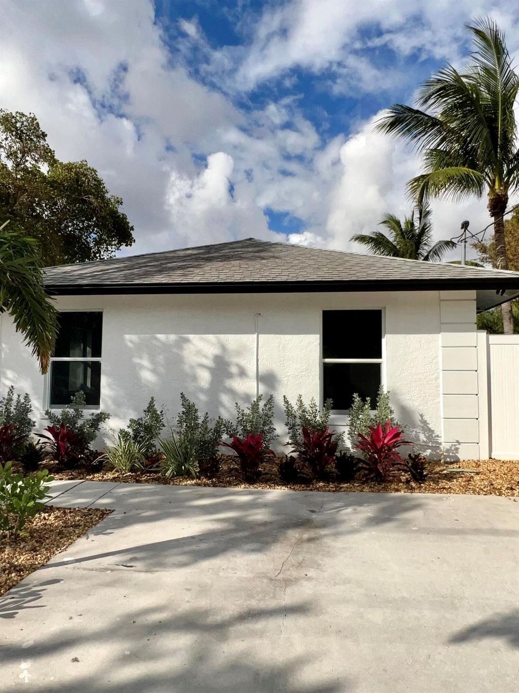 Photo of 138 SW 5th Avenue, Delray Beach, FL 33444 (MLS # R11092079)