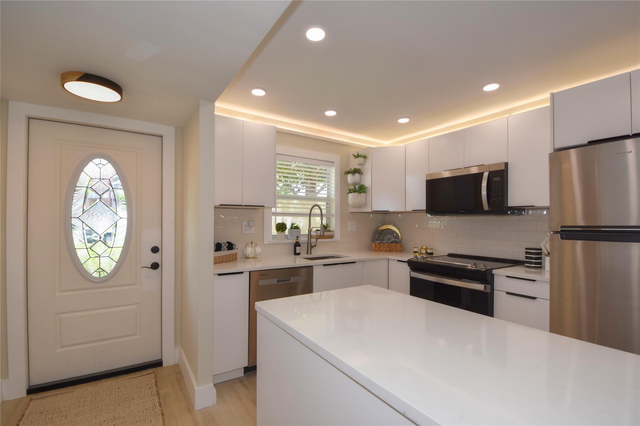 9581 Sunrise Lakes Blvd 108