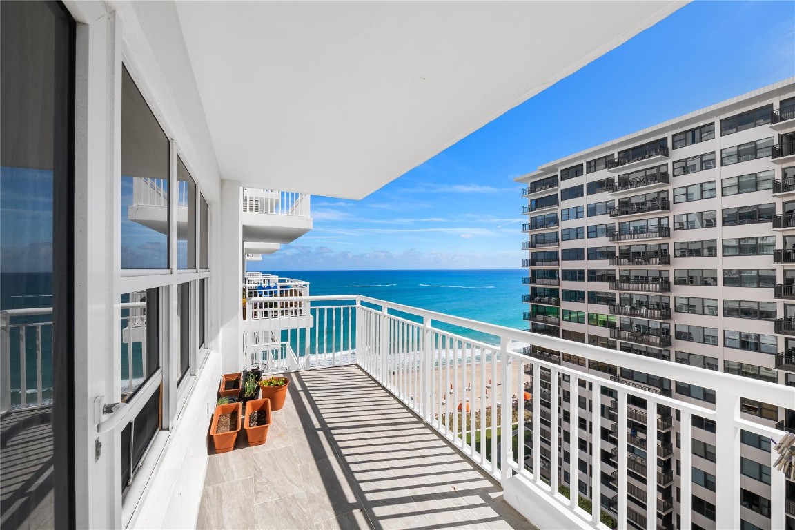 3850 Galt Ocean Drive 1104