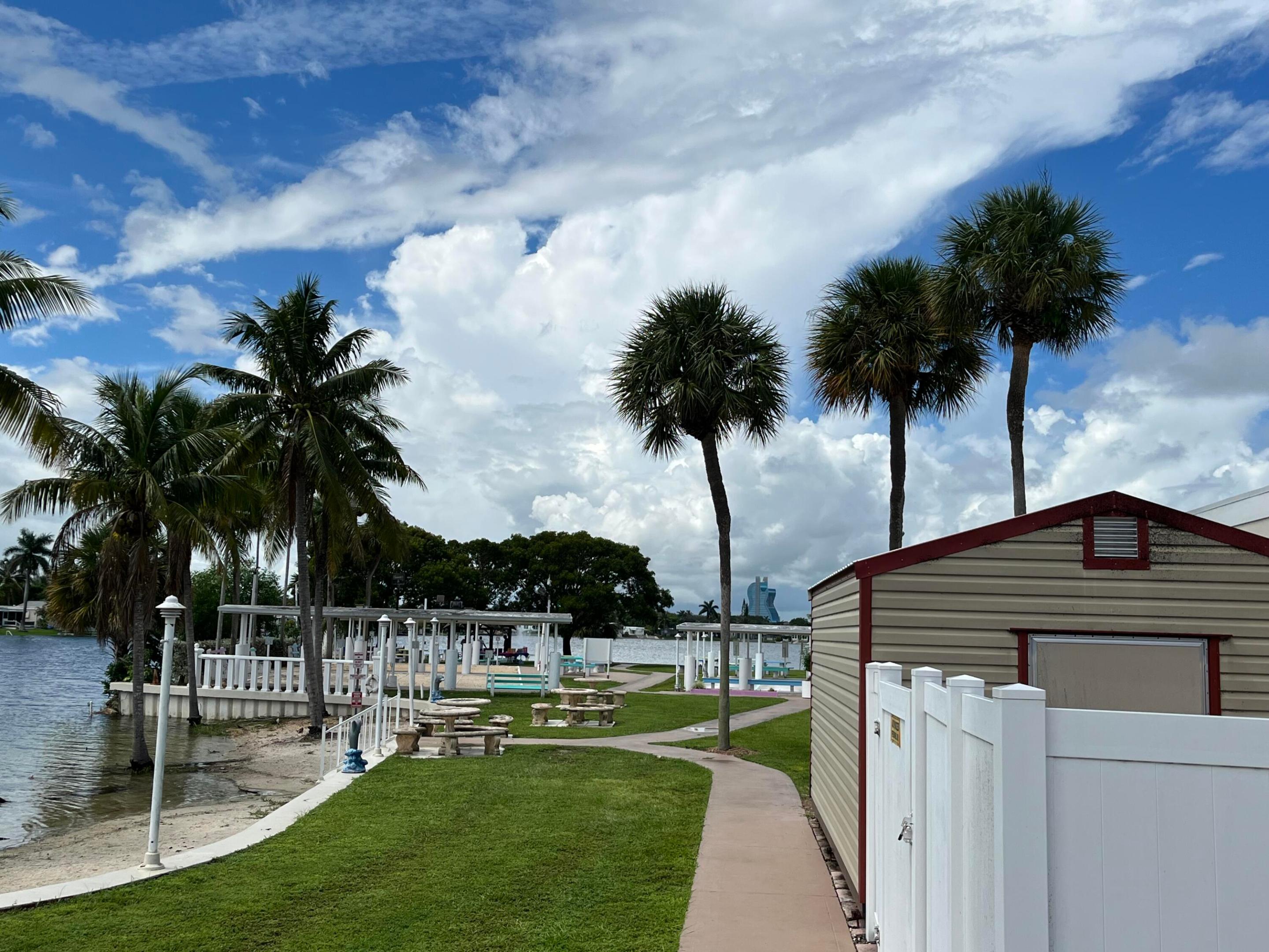 RAVENSWOOD ESTATES & MARINA - Residential