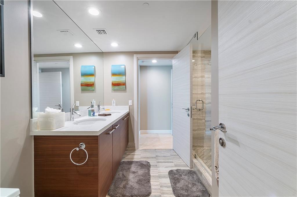 Las Olas Beach Club - Residential