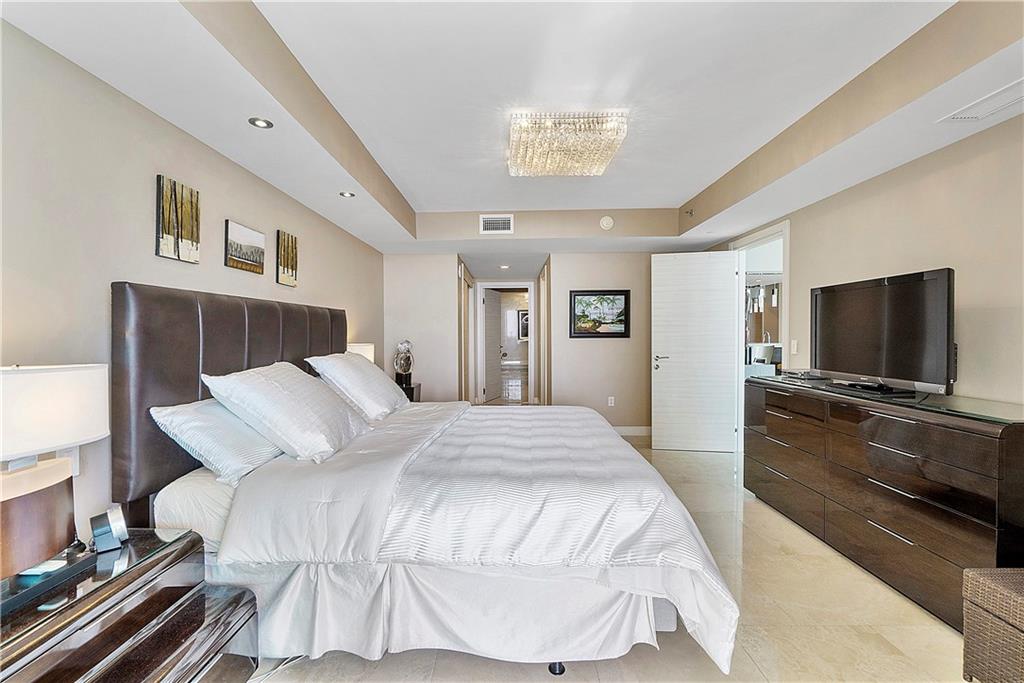 Las Olas Beach Club - Residential