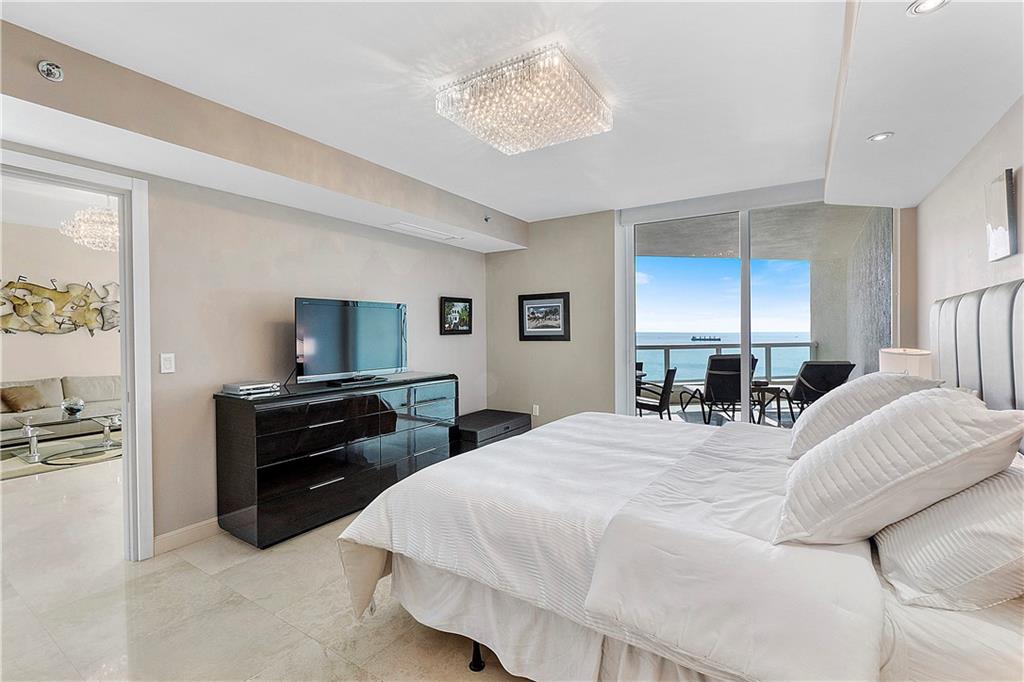Las Olas Beach Club - Residential
