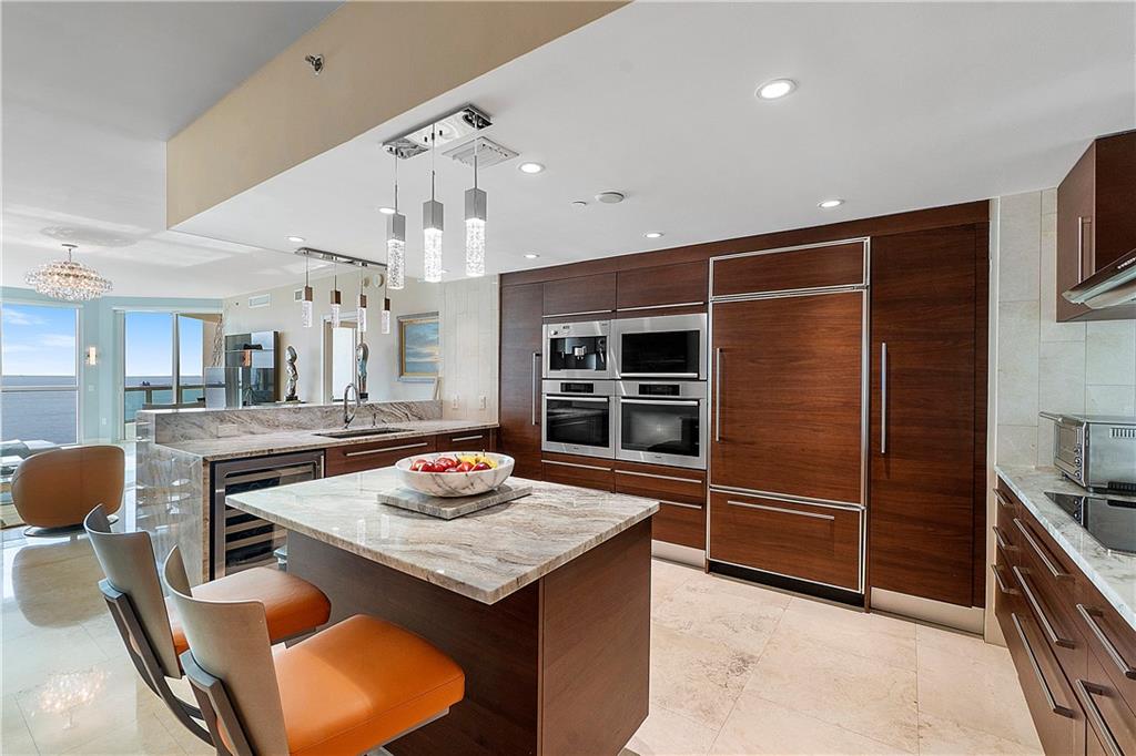 Las Olas Beach Club - Residential