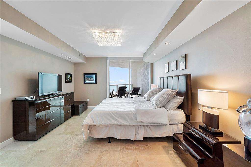 Las Olas Beach Club - Residential