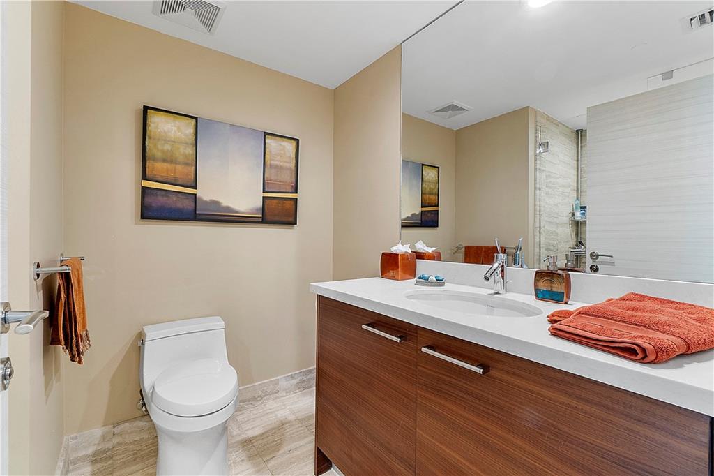 Las Olas Beach Club - Residential