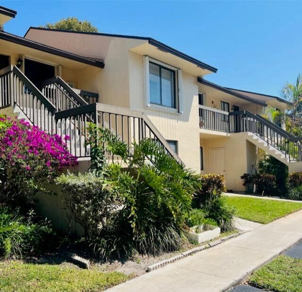 Photo of 6552 Arleigh Court #204, Boca Raton, FL 33433 (MLS # R10974635)