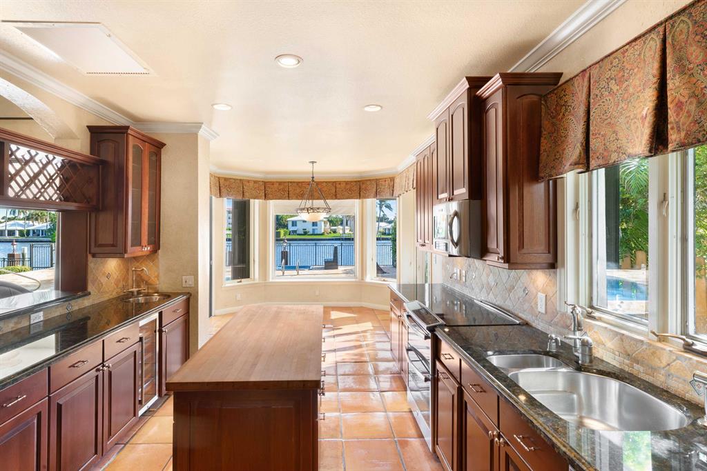 TROPIC ISLE - Residential