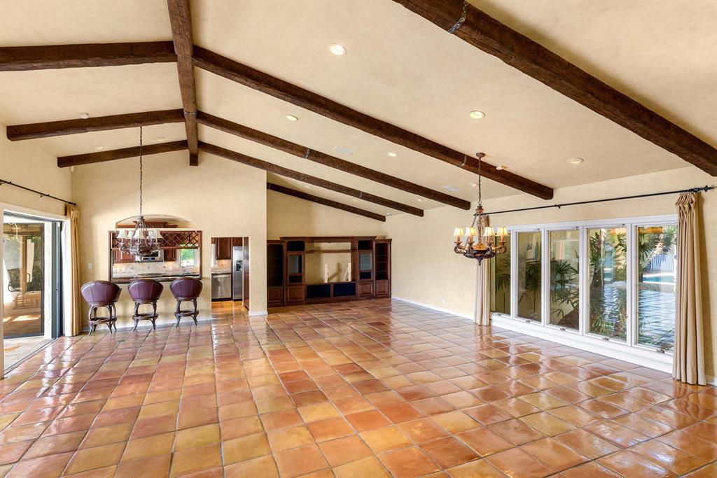 TROPIC ISLE - Residential