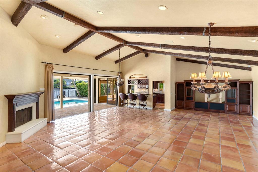 TROPIC ISLE - Residential