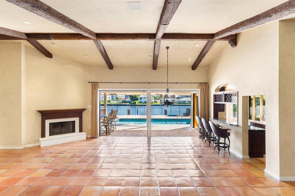 TROPIC ISLE - Residential