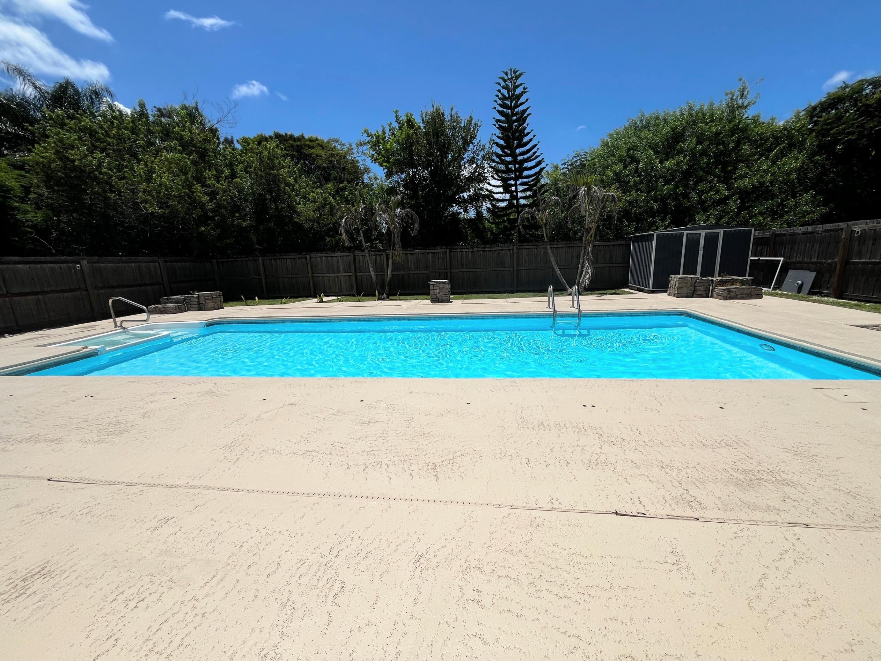 330 NE SOLIDA Drive