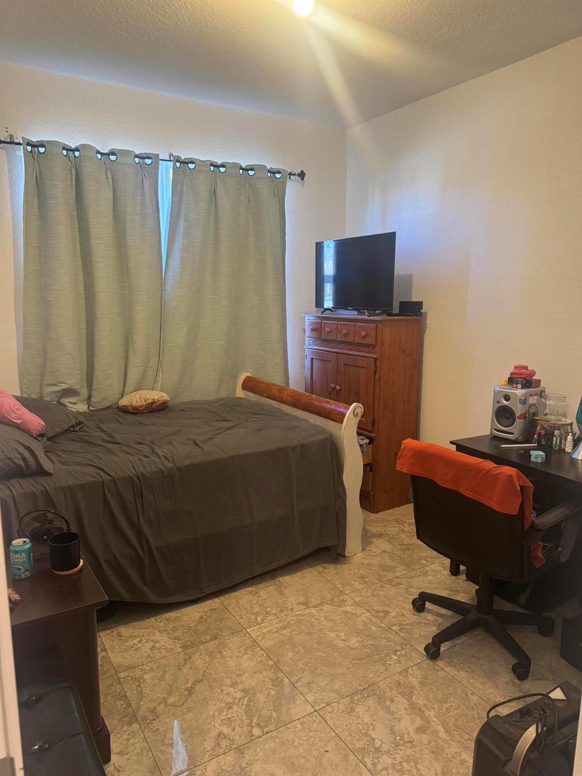 JAXON PARK - Residential Lease