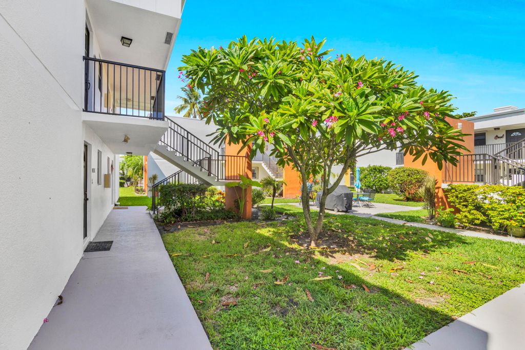 Photo of 516 Osprey Drive, Delray Beach, FL 33444 (MLS # B26001615)