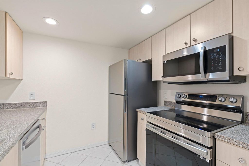 Photo of 1801 N Flagler Dr #427, West Palm Beach, FL 33407 (MLS # R10980363)