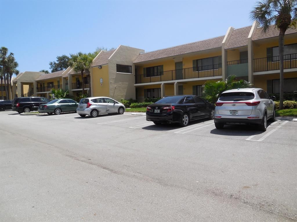 Photo of 1018 Meadows Circle, Boynton Beach, FL 33436 (MLS # R10818132)