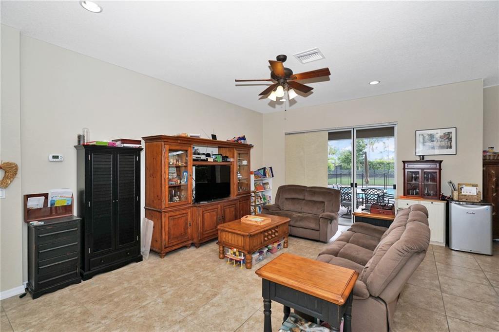 Vista Lago - Residential