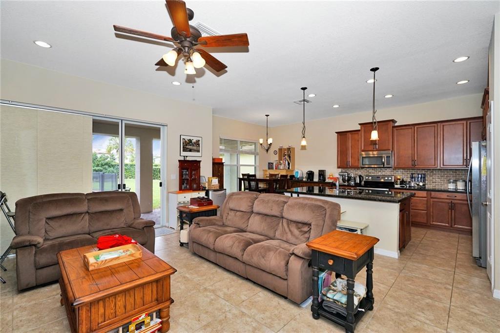 Vista Lago - Residential