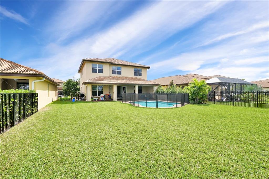 Vista Lago - Residential