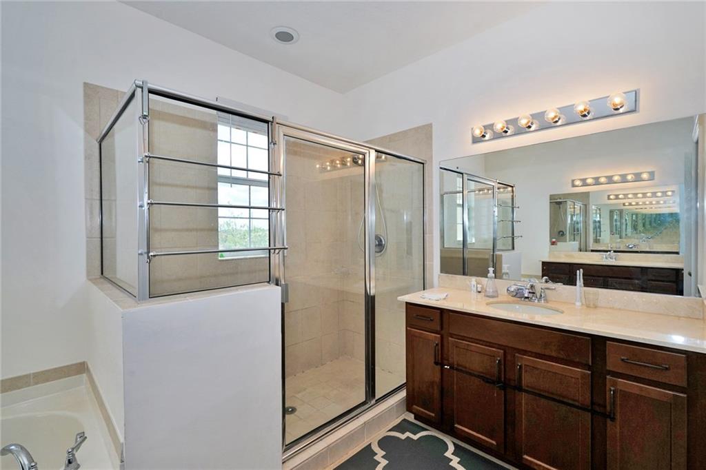 Vista Lago - Residential