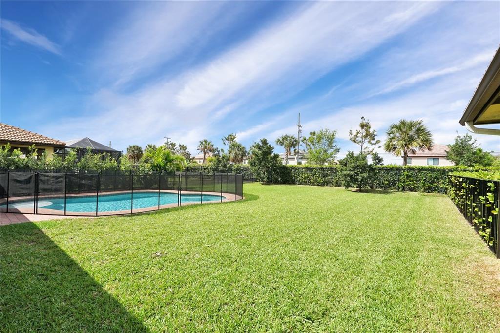 Vista Lago - Residential