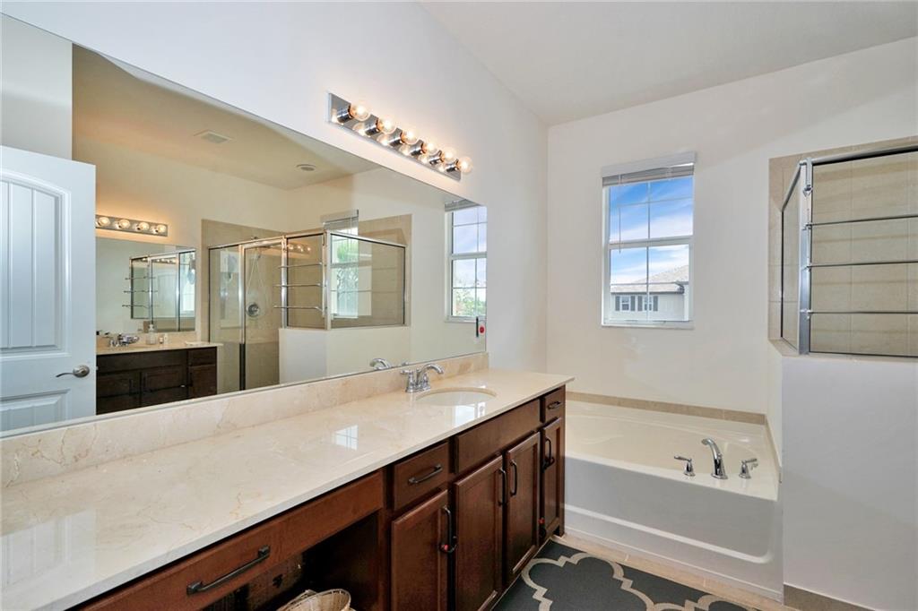 Vista Lago - Residential