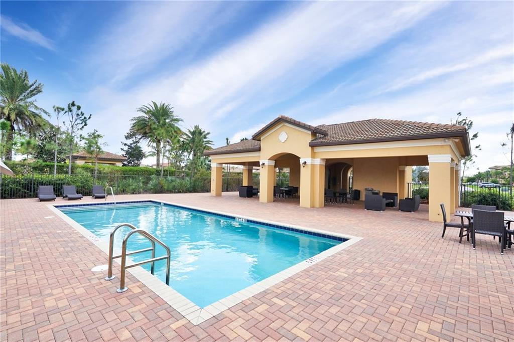 Vista Lago - Residential