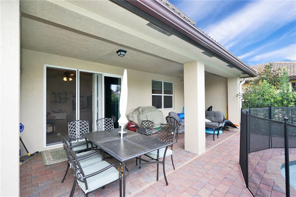 Vista Lago - Residential