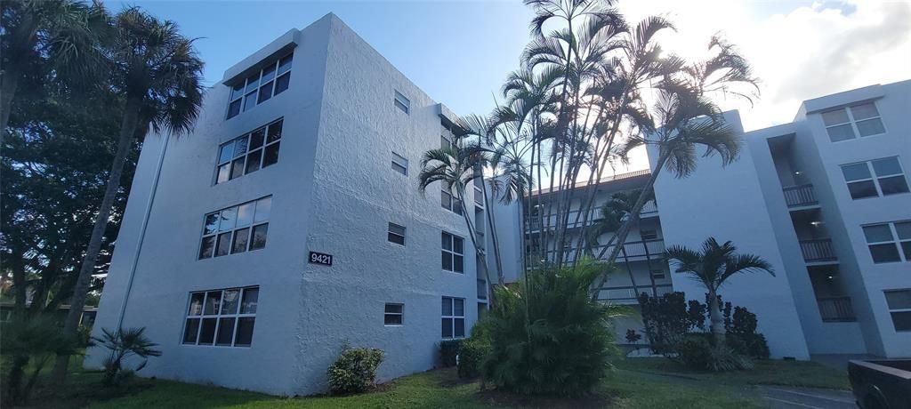 Photo of 9421 SW Evergreen Pl #102, Davie, FL 33324 (MLS # F10531142)