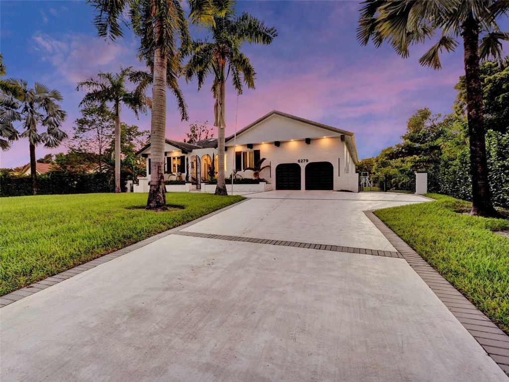 Photo of 6279 NW 74th Terrace, Parkland, FL 33067 (MLS # F10416751)