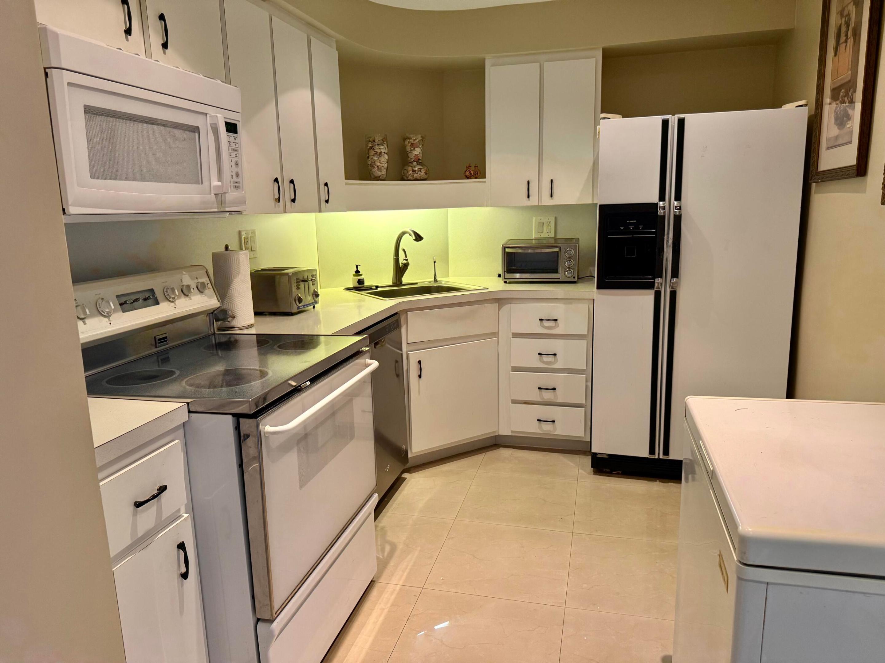 CORAL RIDGE TOWERS EAST CO-OP - Residential