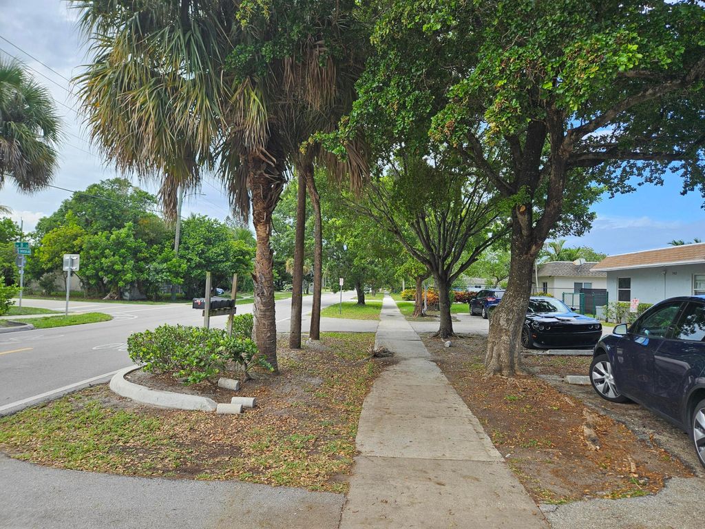 Photo of 747 S Swinton Avenue #2, Delray Beach, FL 33444 (MLS # B26009864)