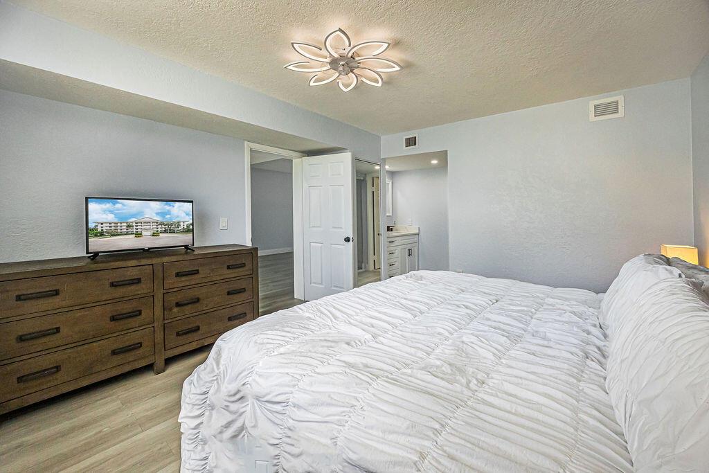 WHITEHALL CONDO OF THE LA - Residential Lease