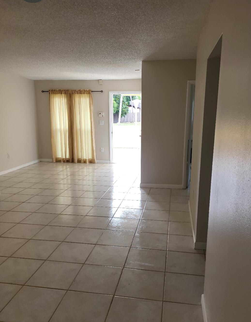 LAKES OF ACADIA UNIT 3 THE - Residential Lease