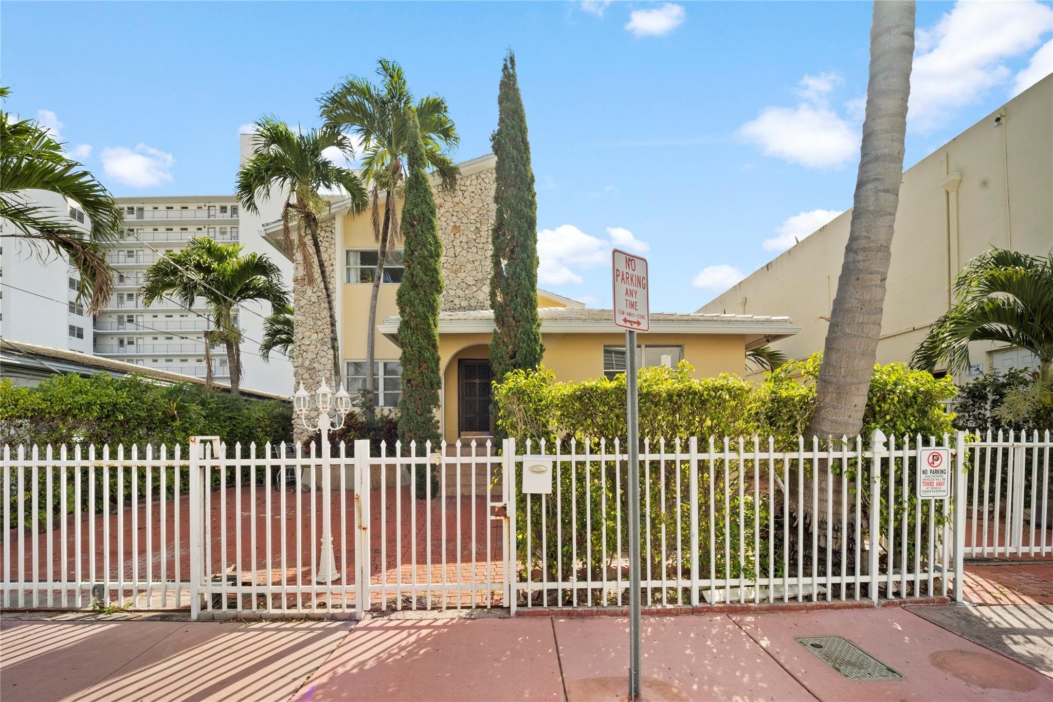 View Miami Beach, FL 33141 house